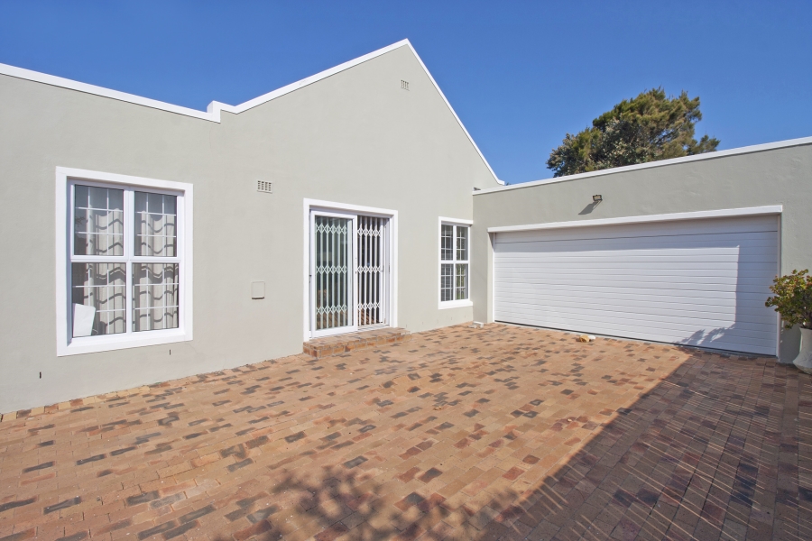 3 Bedroom Property for Sale in Milkwood Park Western Cape